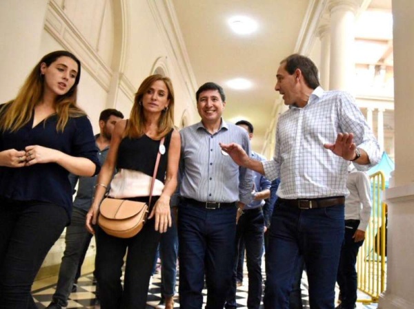 Con atención para madres y una feria saludable, arrancó la entrega de las tarjetas AlimentAR