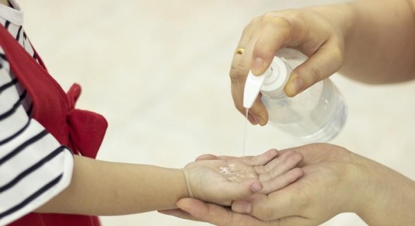 Coronavirus: El Gobierno congeló el precio del alcohol en gel por 90 días 