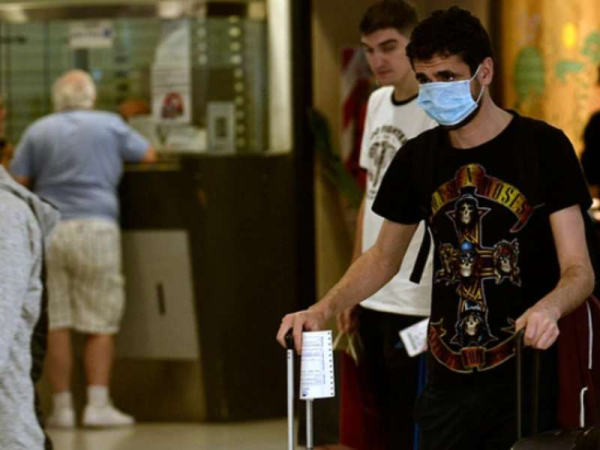Confirmaron otros nueve casos de coronavirus y cuatro de ellos se contagiaron en la Argentina