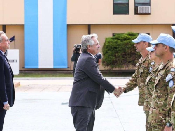 Las Fuerzas Armadas fabrican alcohol en gel y barbijos