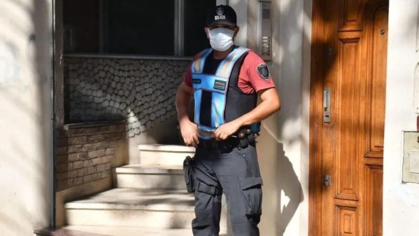 Se negó a cumplir la cuarentena y su padre la denunció 