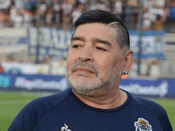 Diego Maradona apoy&oacute; la decisi&oacute;n de parar el f&uacute;tbol
