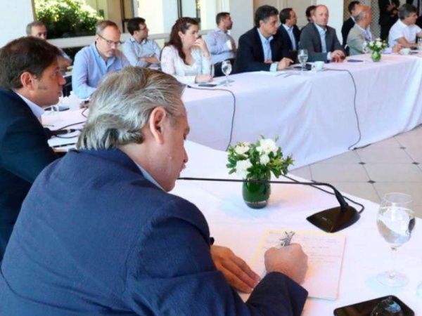 El Presidente se reunió con Kicillof e intendentes en la Quinta de Olivos