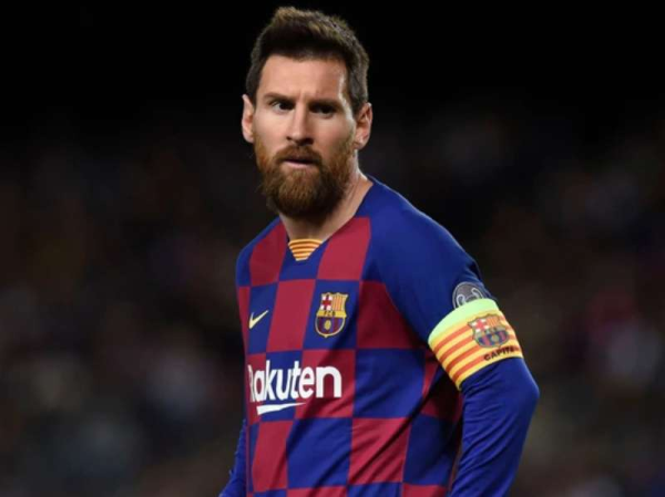 Con críticas hacia la dirigencia, Messi anunció que el plantel profesional del Barcelona se rebajará un 70% los sueldos