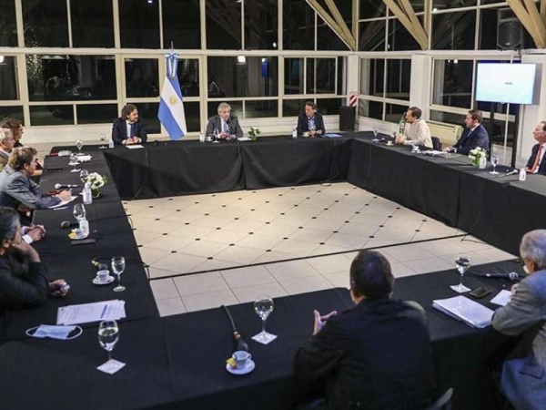 Fernández recibe a los gobernadores para anunciar la negociación de la deuda