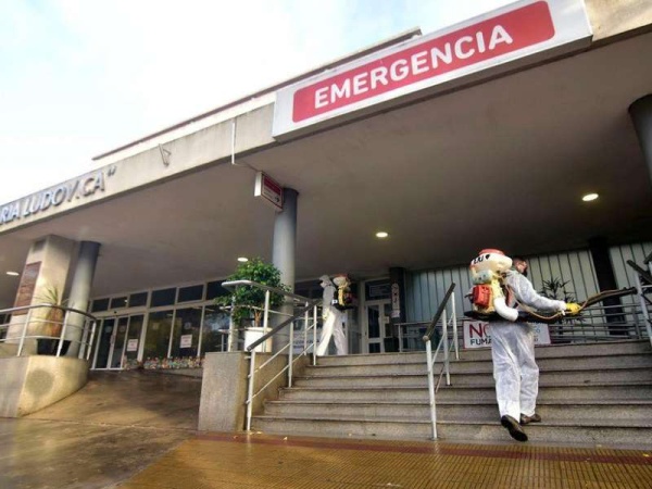 El municipio desplegó operativos de desinfección en hospitales platenses