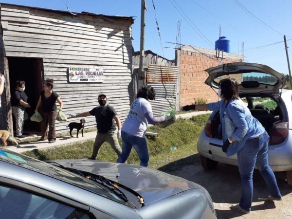 La Universidad realizó la primera entrega de bolsones de alimentos a comedores comunitarios 