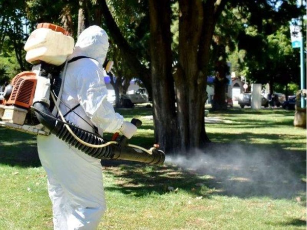 La Plata: continúan las tareas de fumigación contra el mosquito del dengue 