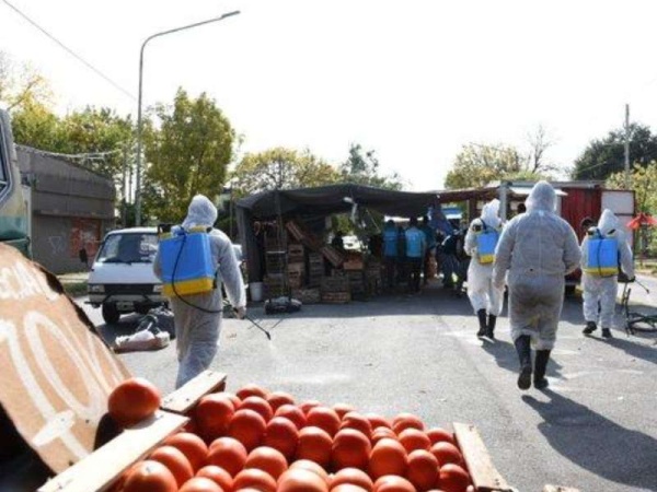 La Plata: montan operativos de desinfección en ferias de alimentos