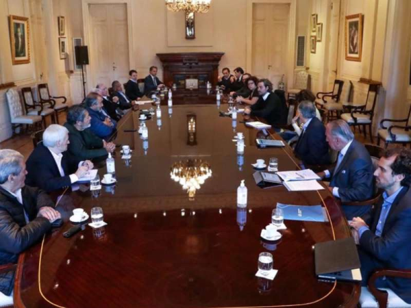 El Gobierno, la UIA y la CGT acordaron que las suspensiones de trabajadores tendr&aacute;n una rebaja salarial del 25%