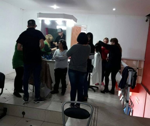 &quot;Sos la que estás mejor&quot;: otra mujer contó su calvario en la peluquería de 122 y 66