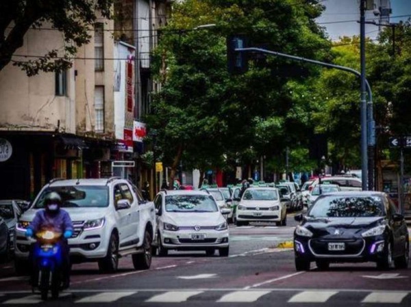 "Sin cuarentena" en La Plata: mucho tr&aacute;nsito, falta de controles y comercios cerrados