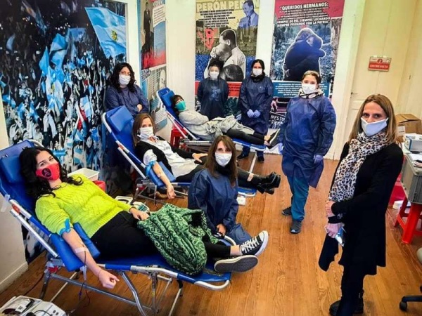 M&aacute;s de 50 vecinos donaron sangre en la Casa para la Victoria Peronista