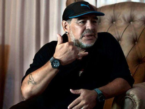 Video llamadas diarias: el método de Maradona para seguir de cerca a su plantel