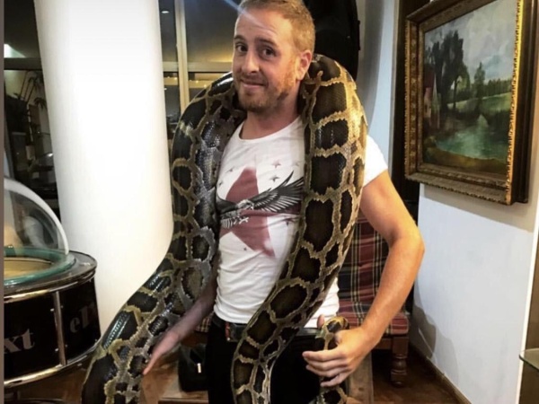 El platense que vive con serpientes gigantes en su casa