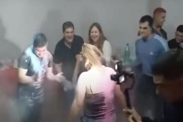 Una funcionaria mendocina realizó una fiesta con 30 personas y fue imputada