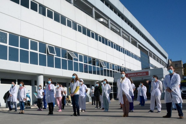 El Hospital San Martín de La Plata ya reemplazó a los 30 enfermeros aislados 
