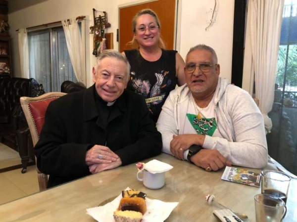 El Pata Medina recibió la visita de Monseñor Héctor Aguer