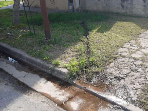 Vecinos de San Carlos no tienen presión de agua por la desidia de ABSA