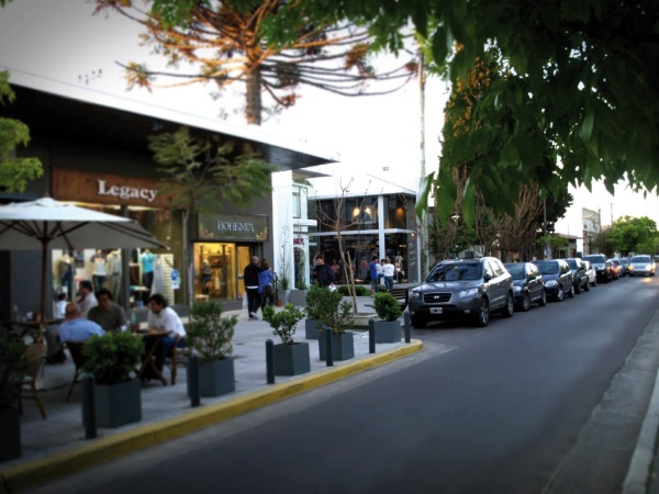 En City Bell ya cerraron el 30% de los comercios y se suman a la protesta de este viernes