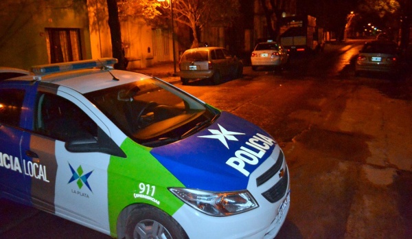Remisero apuñalado por cuatro ladrones en La Plata 