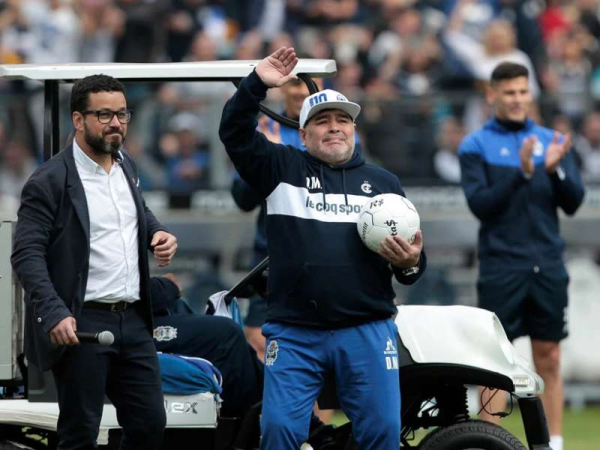 Restan detalles para que Maradona siga siendo el técnico de Gimnasia