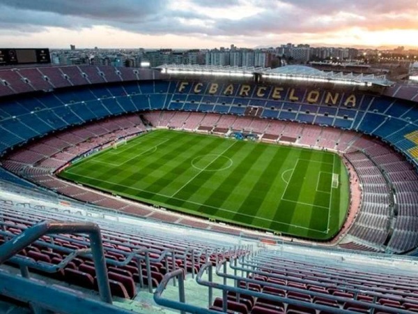 Aliento por parlante: el fútbol español planea simular el fervor de los hinchas en los estadios vacíos
