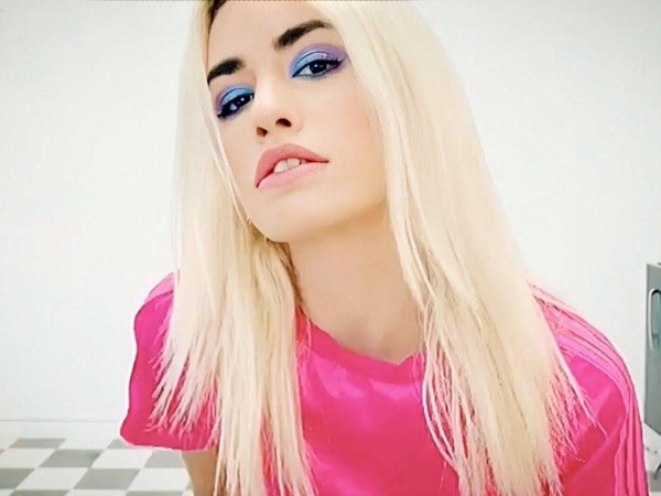 Lali Espósito viajó a España en plena cuarentena obligatoria