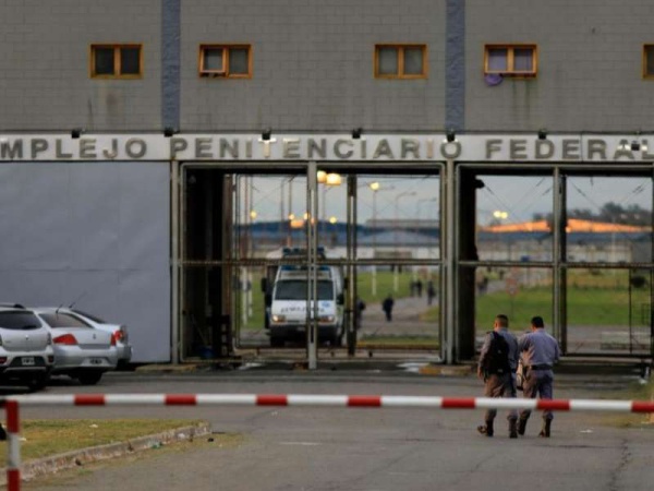 Allanan la cárcel de Ezeiza, investigan si los presos kirchneristas eran espiados: entre ellos un platense