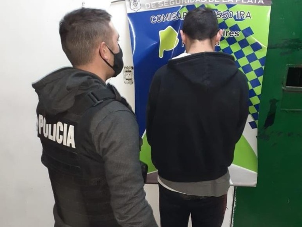 En Berisso sorprendieron a un hombre cuando golpeaba brutalmente a su mujer