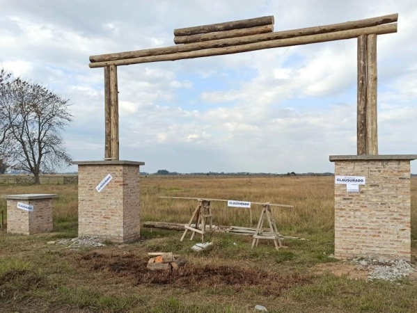 Demolerán el arco y clausuraron el barrio cerrado ilegal que vendían en localidad platense de Ignacio Correas