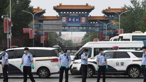 Beijing extrema las medidas tras los 51 casos en el principal mercado de alimentación