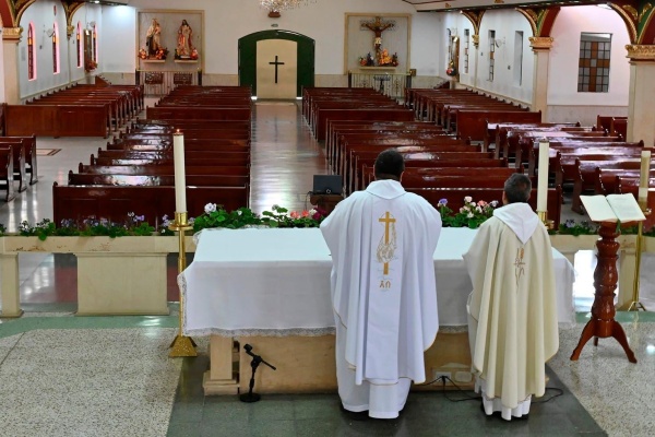 Drama y angustia en las parroquias platenses: tres meses completos sin recaudación