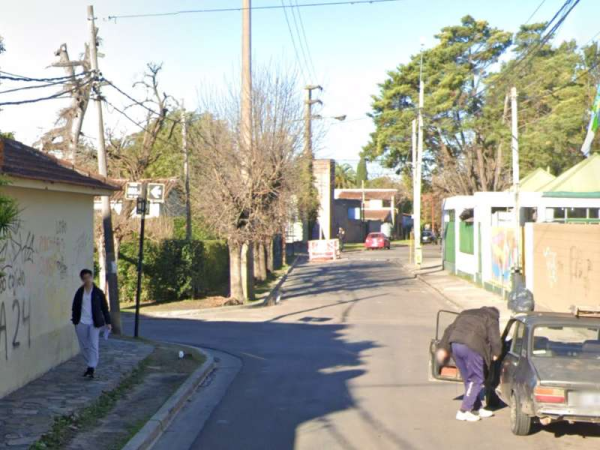 Persecuci&oacute;n en el Barrio el Mercadito: recuperaron dos autos robados y los delincuentes escaparon