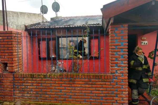 Horror en Berisso: pensaron que había muerto por un incendio, pero hallaron sangre en el comedor