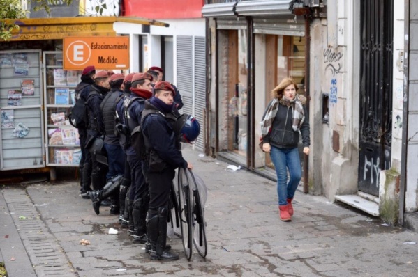 Comerciantes alertaron a Garro por &quot;imprevisibles consecuencias&quot; si sigue la venta ilegal callejera