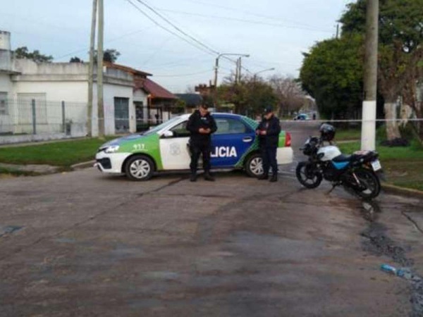 Delincuentes se metieron en una casa de Tolosa, vestidos de policías