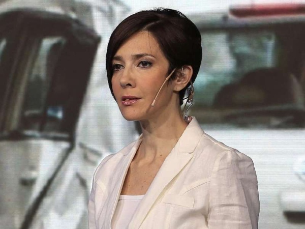 Cristina Pérez se puso a leer la Constitución como le recomendó Alberto Fernández