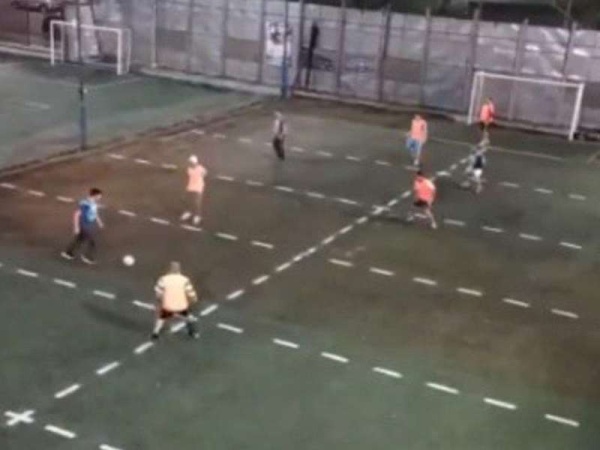 ¿Te sumas a un fútbol 5 con distancia social? La curiosa práctica creada en Rosario