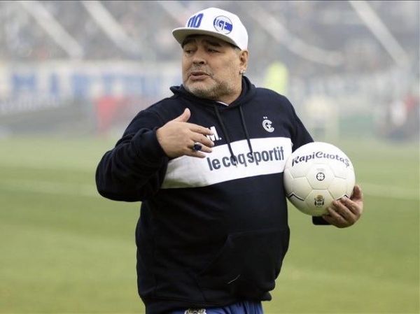 Maradona puede irse de Gimnasia