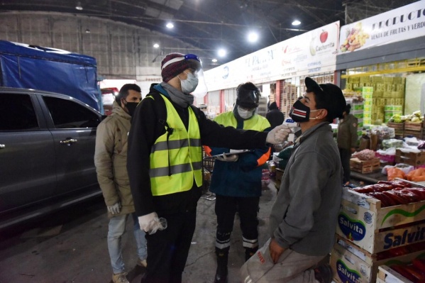 Así fue el imponente operativo en el Mercado Regional de La Plata: fiebre, controles y test olfativos