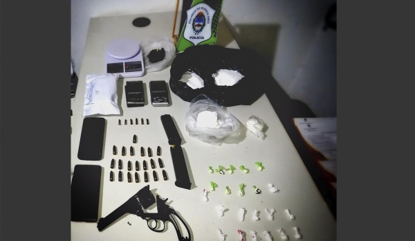 Detuvieron a tres presuntos narcos con dosis de cocaína y armas en Berisso