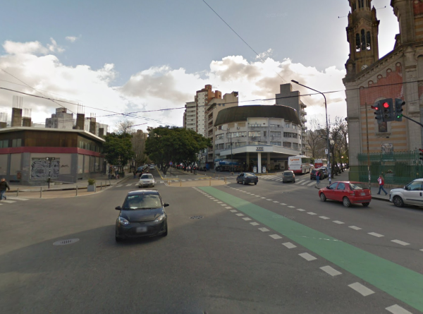 Un ataque a balazos conmocionó al centro platense: las víctimas lograron huir