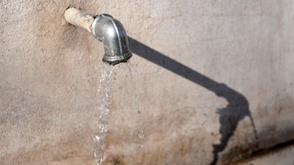 Sufrió 6 meses sin agua en San Carlos y ahora sospecha de su propio vecino