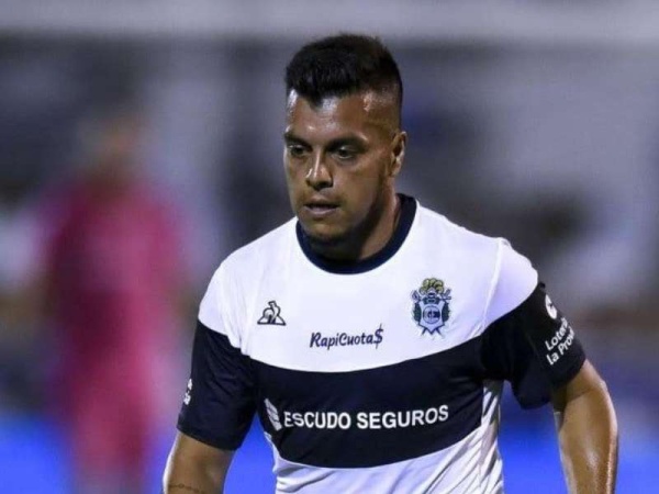 Maradona pidió por Pérez García y la dirigencia ya le elevó una oferta