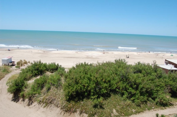 En Villa Gesell denuncian la reaparición de un hombre que se masturba frente a mujeres en la playa