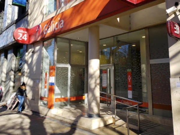 Los Banco Galicia de La Plata incumplen en cuarentena: no funcionan autoservicios y cajeros