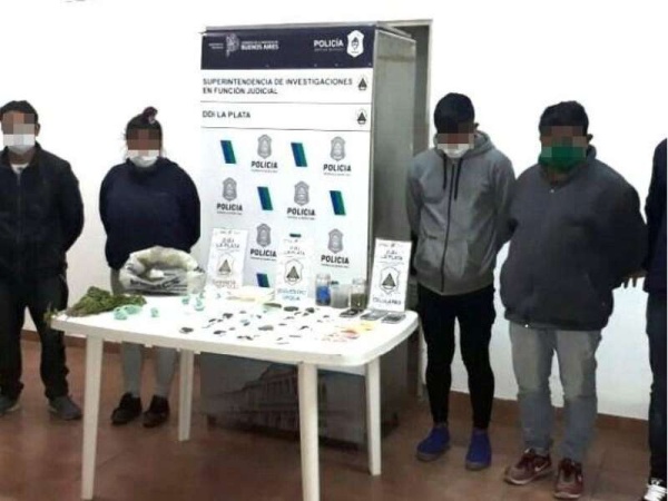 Cinco detenidos tras sendos procedimientos en Berisso y Villa Elvira: desbarataron kioskos de drogas