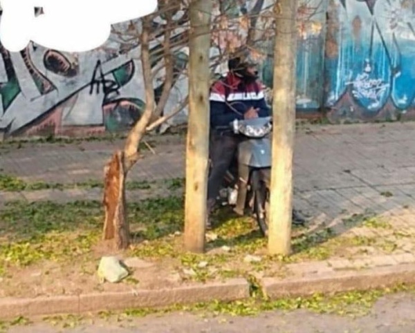 Un hombre se masturba en pleno centro de La Plata: simula hacer pis y persigue a las mujeres