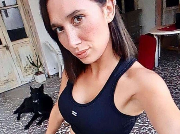 Una profesora platense de Educaci&oacute;n F&iacute;sica se reinvent&oacute; en cuarentena: ahora vende disfraces